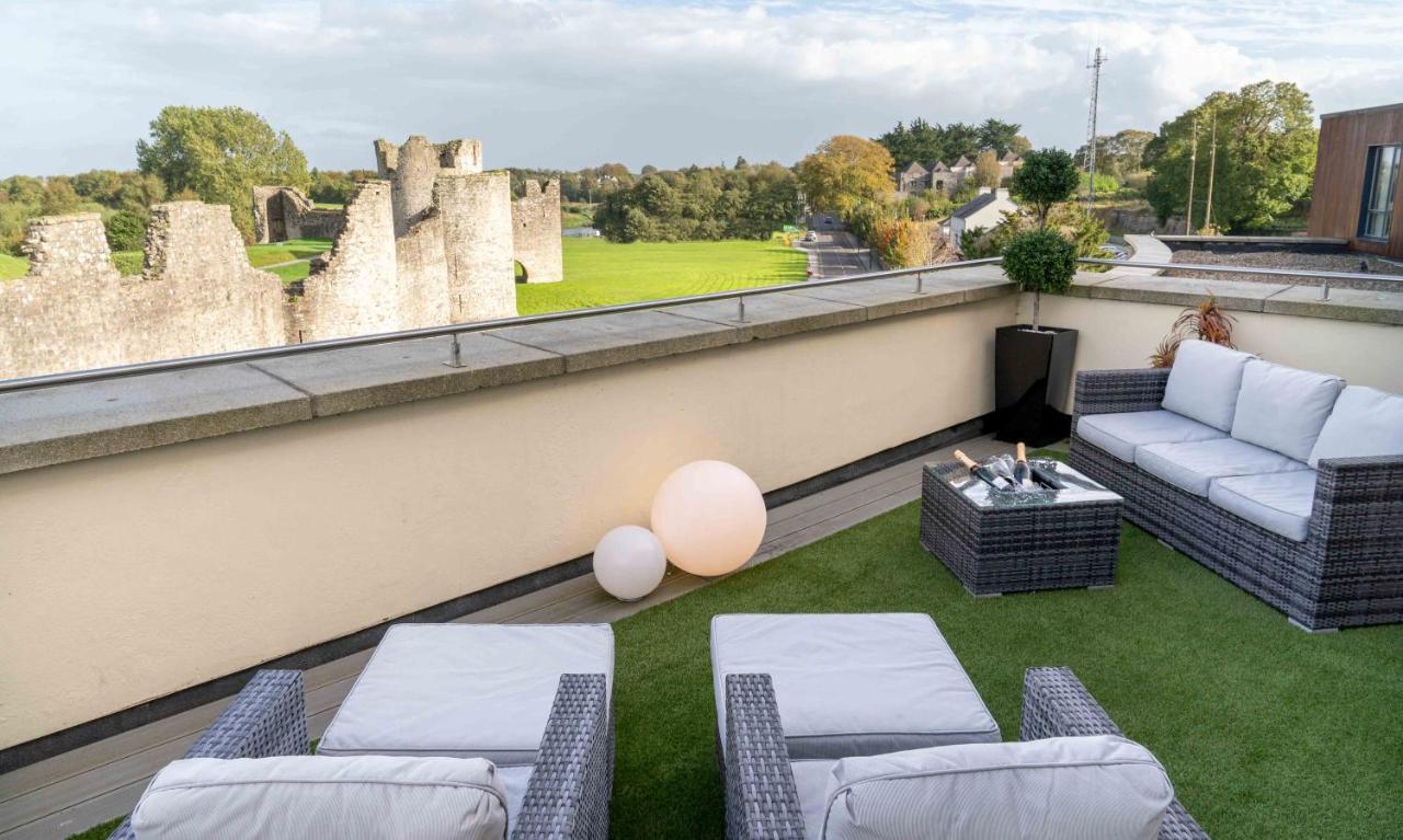 Trim Castle Hotel Bagian luar foto