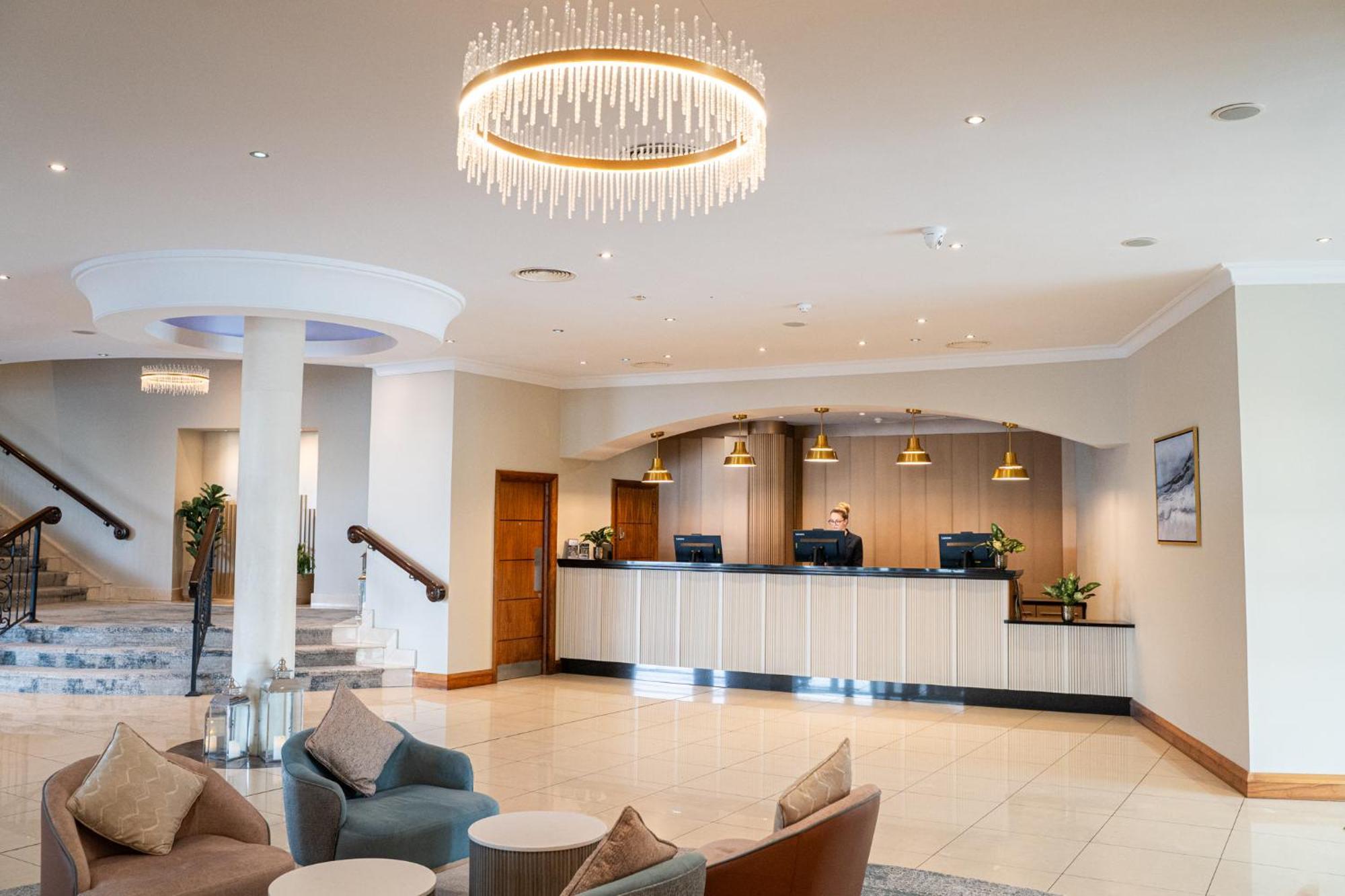 Trim Castle Hotel Bagian luar foto