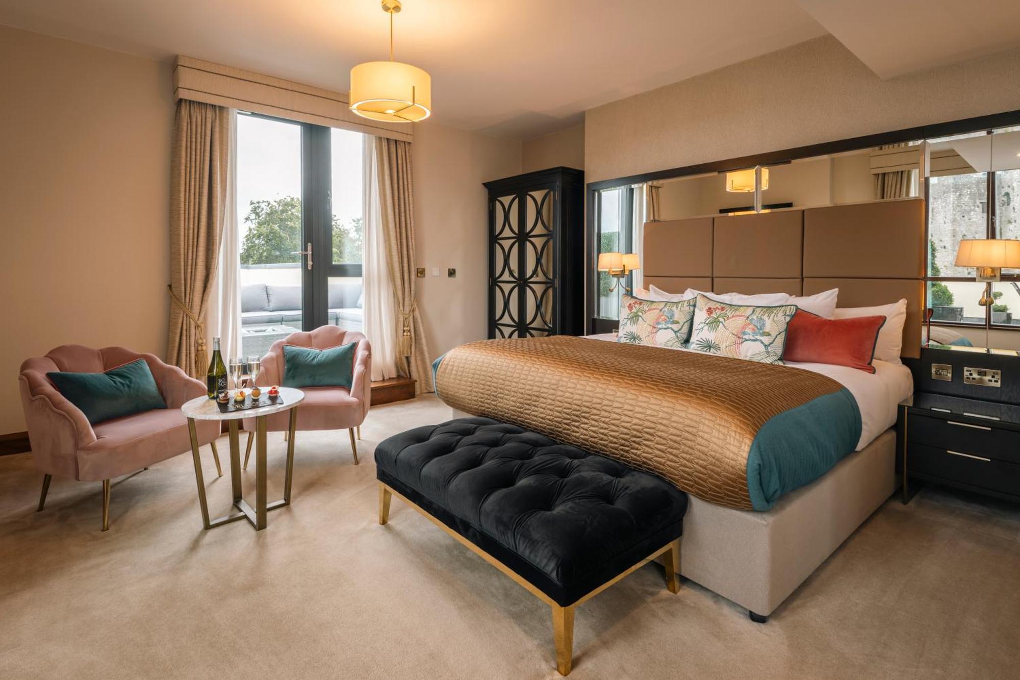 Trim Castle Hotel Bagian luar foto