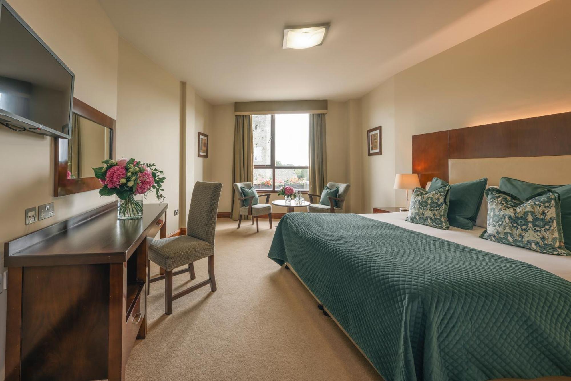 Trim Castle Hotel Bagian luar foto