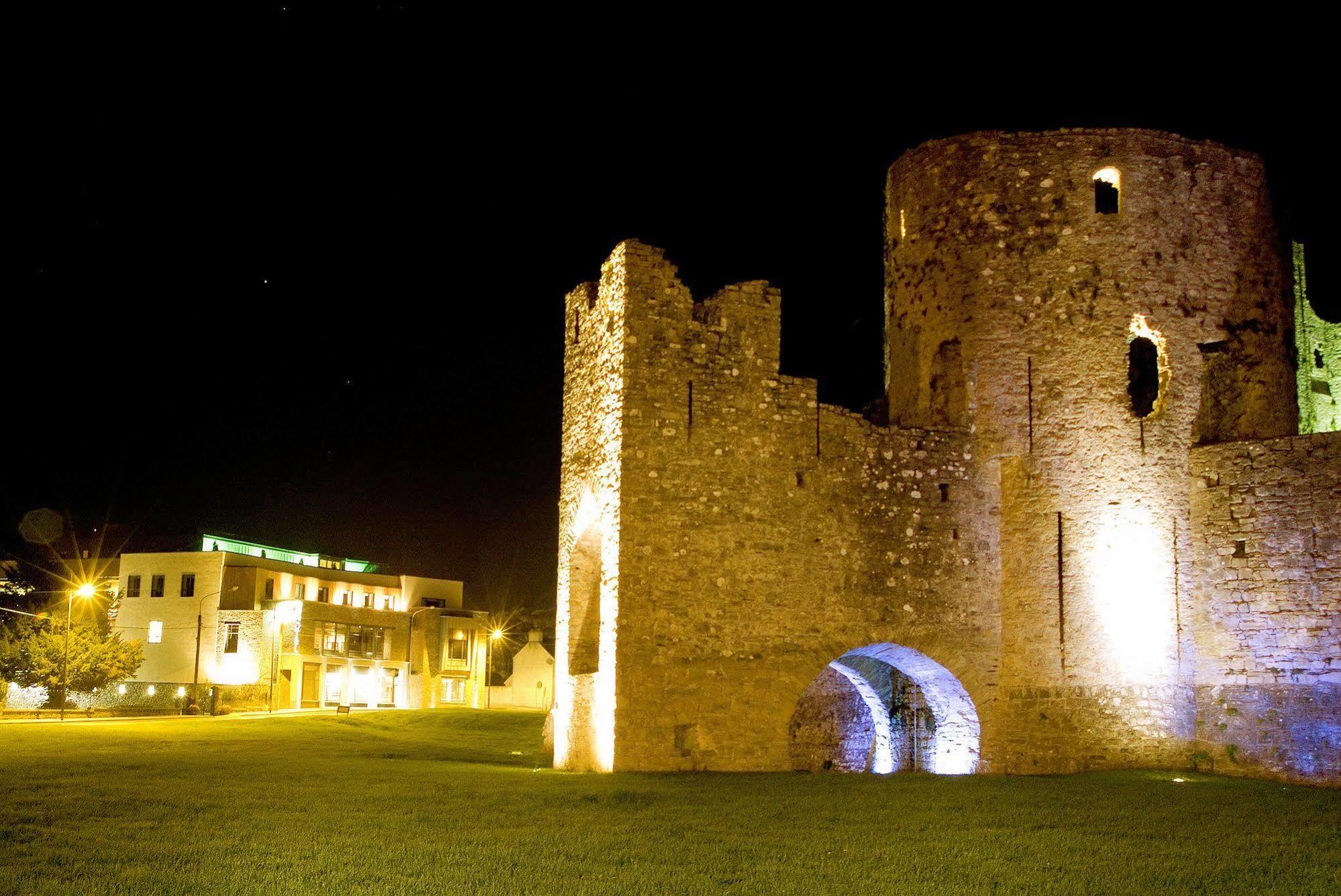 Trim Castle Hotel Bagian luar foto