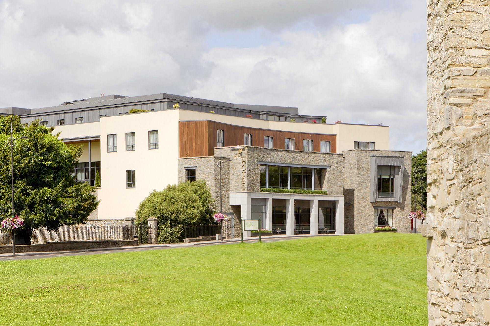 Trim Castle Hotel Bagian luar foto