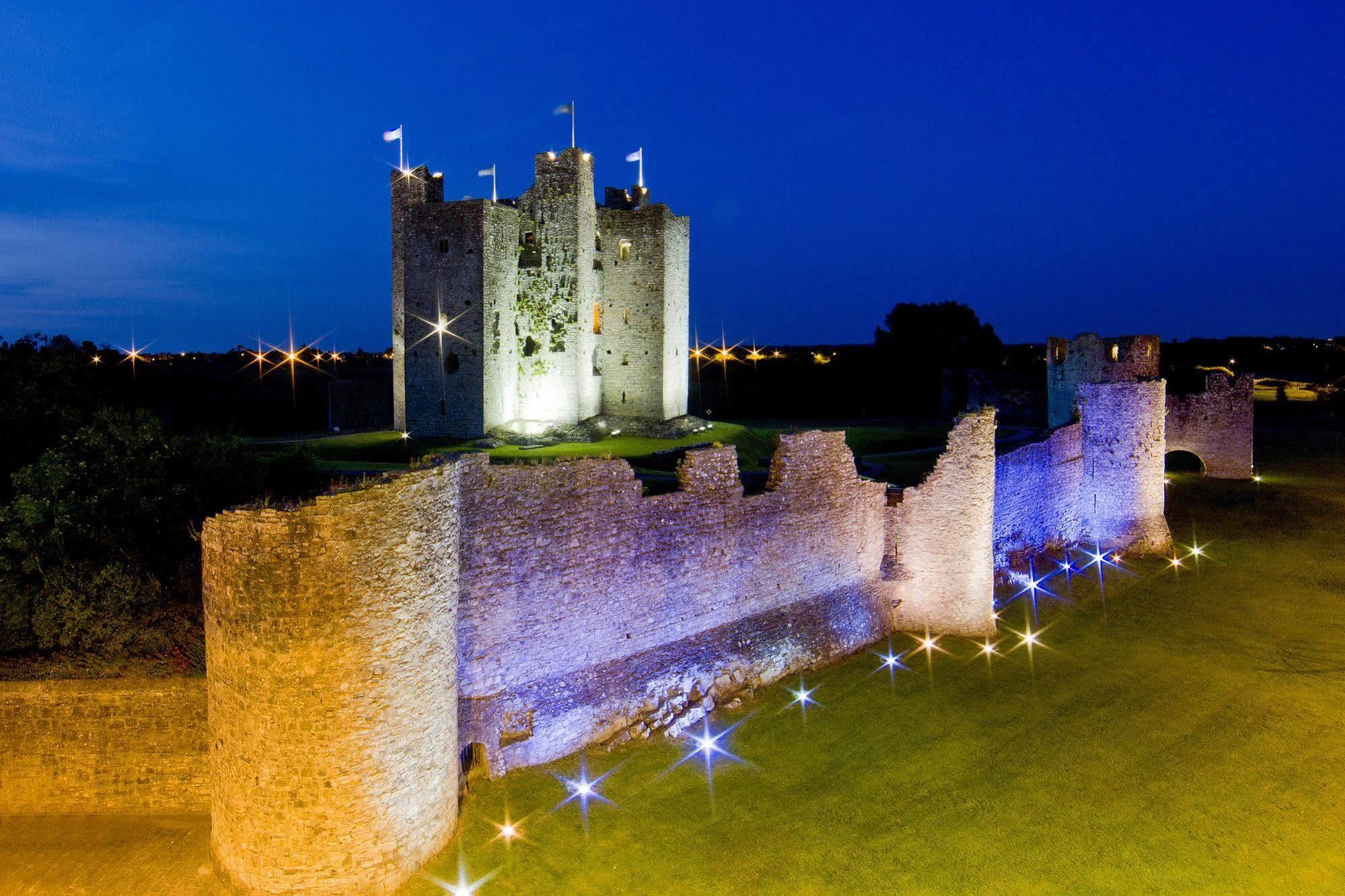 Trim Castle Hotel Bagian luar foto