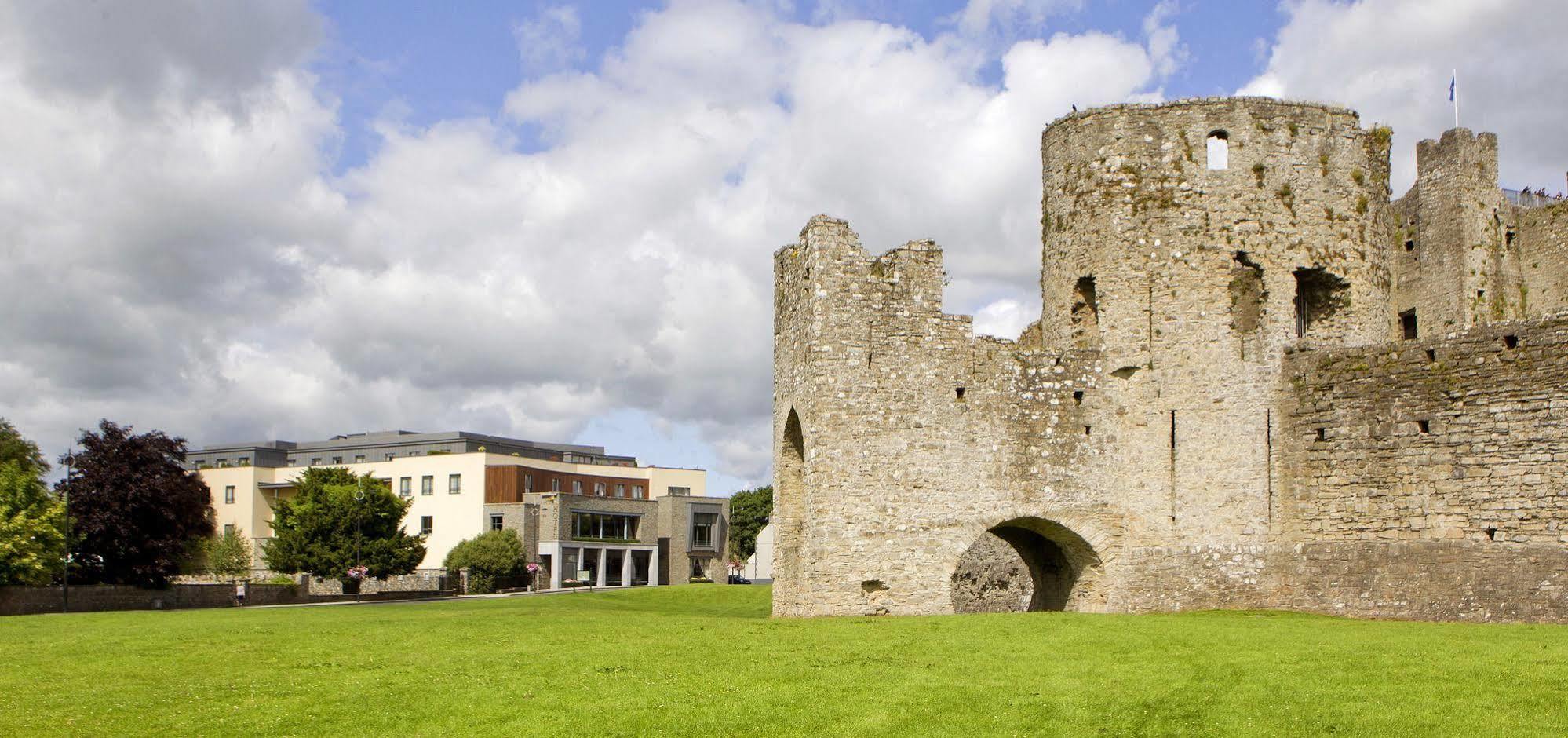 Trim Castle Hotel Bagian luar foto