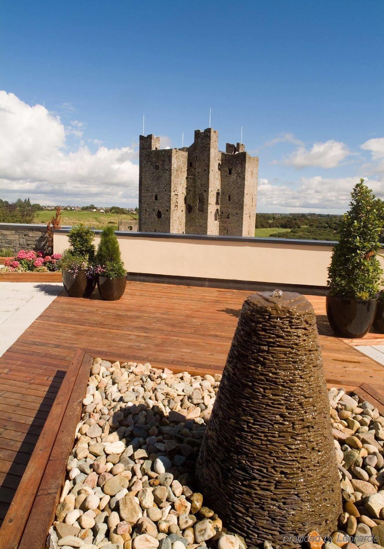 Trim Castle Hotel Bagian luar foto
