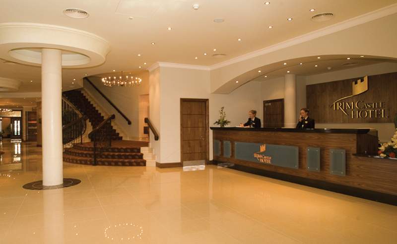 Trim Castle Hotel Bagian luar foto